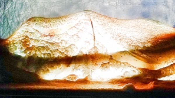 BARCO DE NIEVE, estructura metálica, tela y nieve pigmentada. Efímera. 39 x 196 x 30 cm