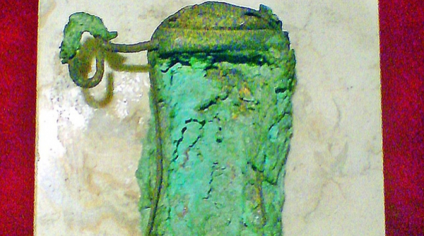 Lata de anchoas, bronce, 5 x 14 x 7 cm