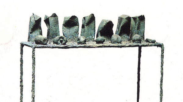 DOS NATURALEZAS, objetos encontrados, hierro y papel, 147 x 99 x 48 cm