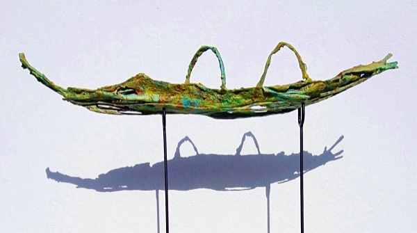 CAYUCO DE GUÍA DE ISORA, aluminio, pigmentos metálicos y acero Corten, 105 x 90 x 45 cm