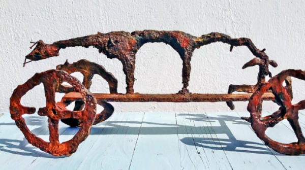 GATO DEL RAVAL, hierro, 24 x 57 x 23 cm