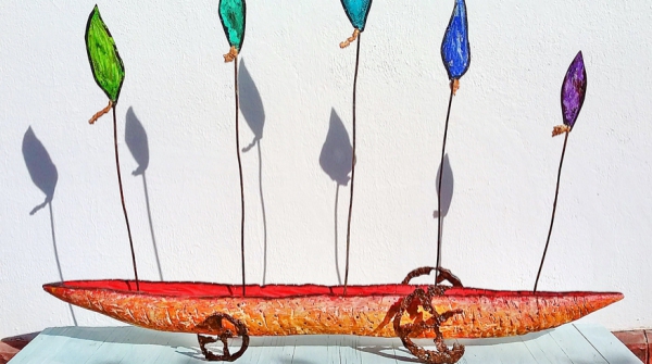 CANOA DEL ALMA Nº 3, madera de olmo y hierro policromados, 108 x 150 x 21 cm
