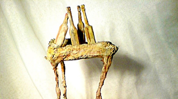CUATRO BOTELLAS AMARILLAS, bronce, 38 x 12 x 13 cm