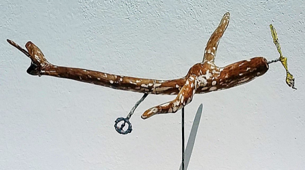 ÍCARA Nº 1, encina, hierro fundido y arenisca roja, 65 x 60 x 63 cm