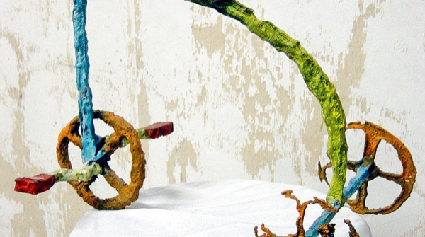 TRICICLO, hierro fundido pintado óleo, 42 x 53 x 19 cm