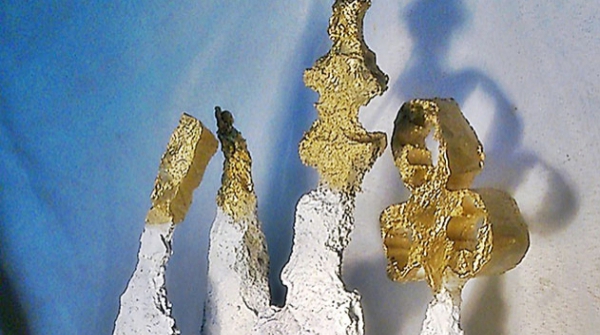 SAGRADA FAMILIA, aluminio esmaltado, 36 x 20 x 14 cm