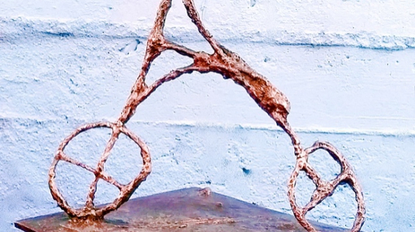 BICIBRANCA, bronce, 63 x 45 x 40 cm