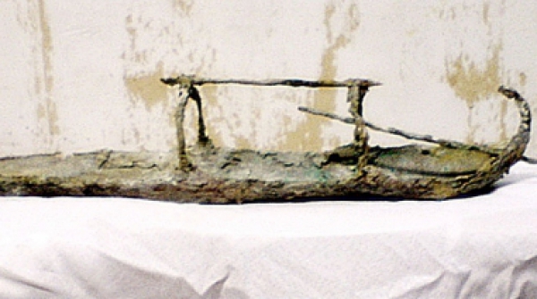 NILO'S BOAT, bronce, 17 x 52 x 9 cm